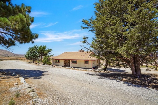 27811 Jubilee Run Road, Pearblossom CA: https://media.crmls.org/medias/460a6bfe-3bda-4964-9b34-2c2c2ba06c03.jpg