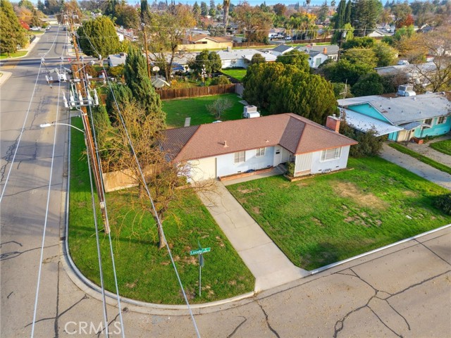 Detail Gallery Image 6 of 44 For 2410 S Locust, Visalia,  CA 93277 - 2 Beds | 1 Baths