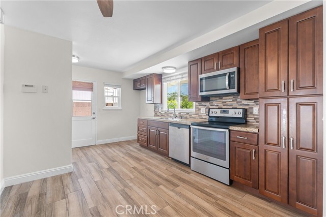 Detail Gallery Image 5 of 27 For 17551 Misty, Huntington Beach,  CA 92649 - 4 Beds | 2 Baths