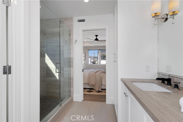 603 1/2 Marguerite Avenue, Corona del Mar CA: https://media.crmls.org/medias/460b5537-7d95-4584-9874-ac8468f7a28d.jpg
