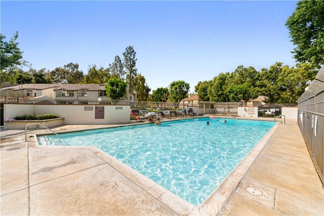 72 Brownfield Lane, Pomona CA: https://media.crmls.org/medias/460b5a18-b9bd-41b6-bed4-a1af0a95aa74.jpg