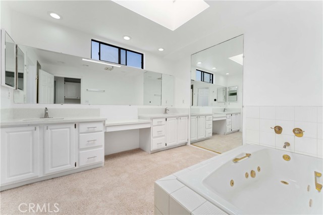 Detail Gallery Image 20 of 46 For 1230 E Ocean, Long Beach,  CA 90802 - 3 Beds | 3 Baths