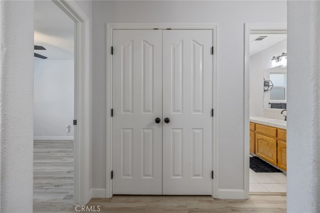 https://media.crmls.org/medias/460c144f-1f17-43c0-957d-61f2b6b593f1.jpg?preset=X-Large