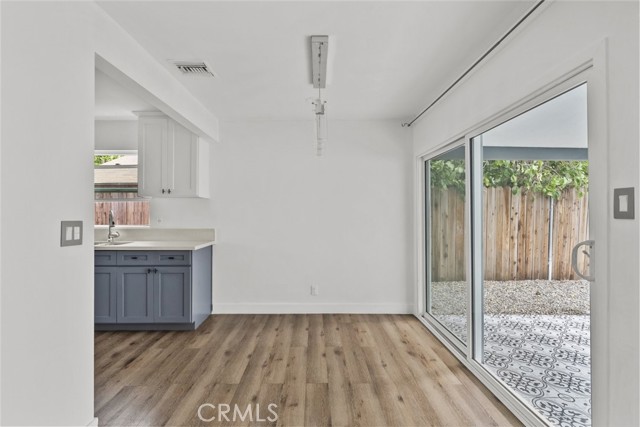 Detail Gallery Image 6 of 33 For 7952 White Oak Ave, Northridge,  CA 91325 - 2 Beds | 1 Baths