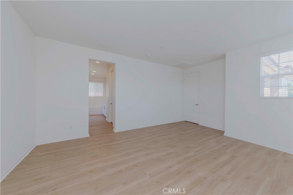 https://media.crmls.org/medias/460d95f2-d9be-4b28-859d-189414e5cea9.jpg?preset=X-Large