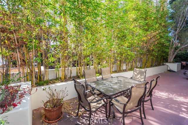 130 N Swall Drive, Beverly Hills CA: https://media.crmls.org/medias/460db840-14b6-453f-acce-455e410bb03a.jpg
