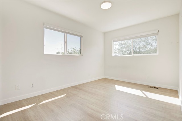 Detail Gallery Image 14 of 24 For 2641 Hermosa a,  Montrose,  CA 91020 - 4 Beds | 2 Baths