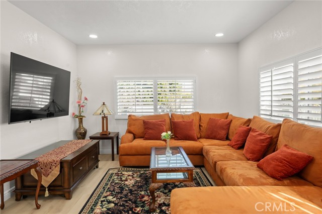 Detail Gallery Image 8 of 64 For 13533 Terra Bella, Pacoima,  CA 91331 - 5 Beds | 4/1 Baths