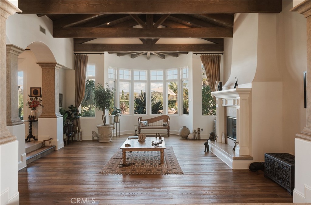 https://media.crmls.org/medias/460f7be6-56d8-49aa-9717-5a4d00c79222.jpg?preset=X-Large