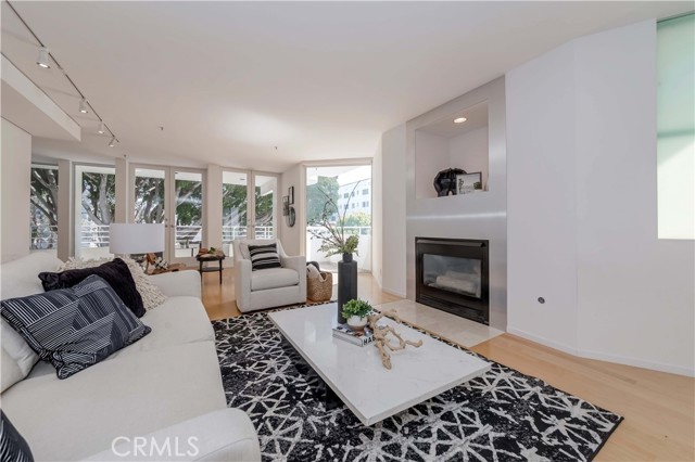 Detail Gallery Image 7 of 43 For 938 2nd St #301,  Santa Monica,  CA 90403 - 2 Beds | 2/1 Baths