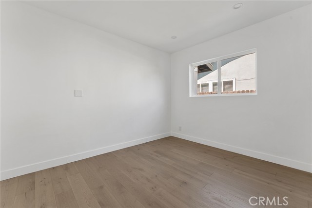 22723 Leonora Drive, Woodland Hills CA: https://media.crmls.org/medias/460f9020-bb38-4f5c-8cec-2510ef43b9b8.jpg