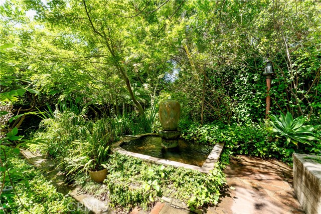 302 W Carter Avenue, Sierra Madre CA: https://media.crmls.org/medias/460fc960-1de5-4167-829e-1c3f91288dd0.jpg