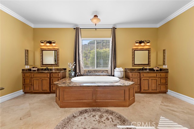 38150 Via Huerta, Murrieta CA: https://media.crmls.org/medias/460fd13f-042a-46af-9b41-85588eee0855.jpg