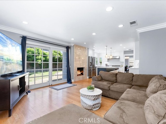 Detail Gallery Image 14 of 42 For 8871 Dorsett Dr, Huntington Beach,  CA 92646 - 4 Beds | 3 Baths