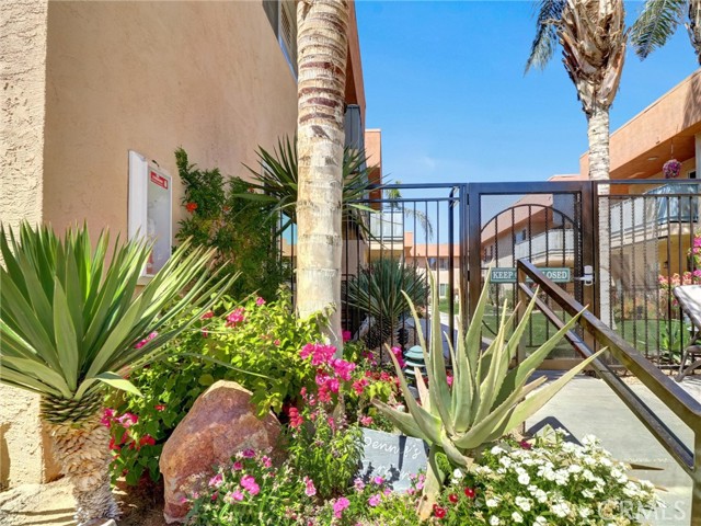 Detail Gallery Image 2 of 42 For 400 N Sunrise Way #224,  Palm Springs,  CA 92262 - 2 Beds | 2 Baths