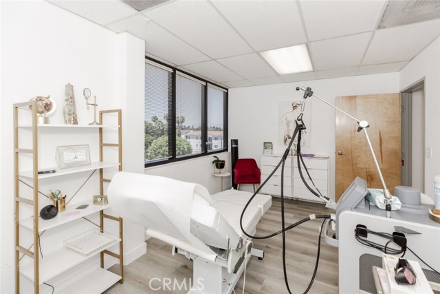 4419 Van Nuys Boulevard, Sherman Oaks CA: https://media.crmls.org/medias/4613115d-d326-4390-93c2-9810538c647d.jpg