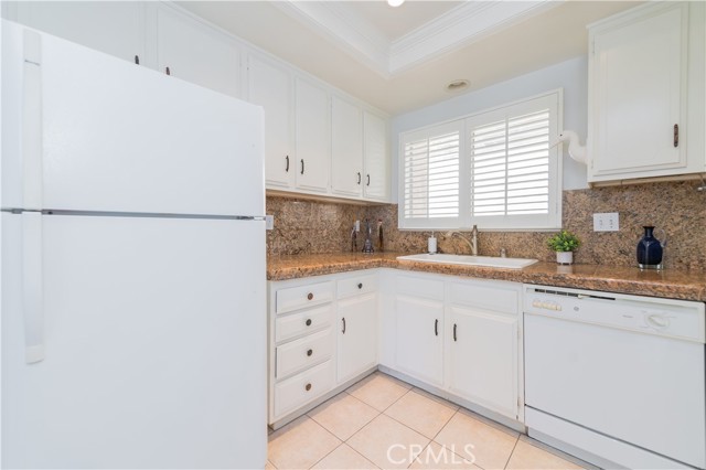 2381 Via Mariposa W, Laguna Woods CA: https://media.crmls.org/medias/4613262b-3023-4702-866c-1c4f3e689861.jpg