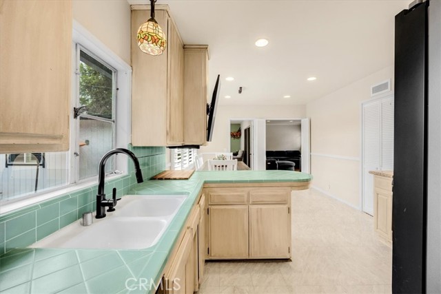 Detail Gallery Image 10 of 32 For 420 E Foothill Bld, Glendora,  CA 91741 - 3 Beds | 2 Baths