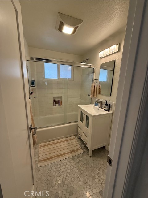 Detail Gallery Image 8 of 9 For 303 Marguerite Ave #C,  Corona Del Mar,  CA 92625 - 2 Beds | 1 Baths