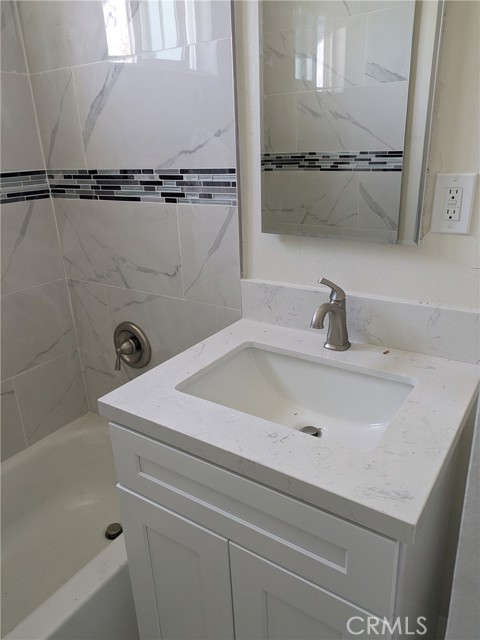 Detail Gallery Image 3 of 12 For 1555 Artesia Bld, Manhattan Beach,  CA 90266 - 1 Beds | 1 Baths