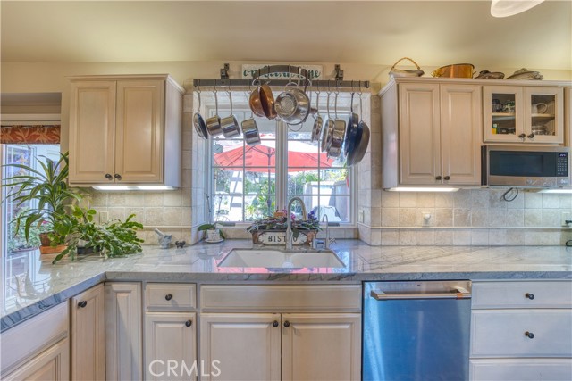 226 Encanto Avenue, Pismo Beach CA: https://media.crmls.org/medias/46163237-703c-40c4-bbe4-27df85a224c8.jpg