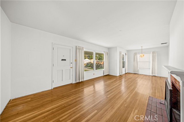 Detail Gallery Image 3 of 27 For 1905 Kenneth Way, Pasadena,  CA 91103 - 3 Beds | 1/1 Baths