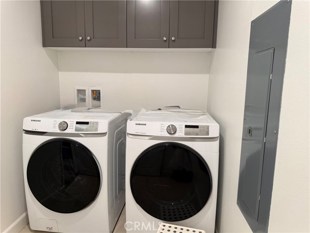 209 Follyhatch, Irvine CA: https://media.crmls.org/medias/46173bec-30ef-487b-adcd-fd5d186a18b2.jpg