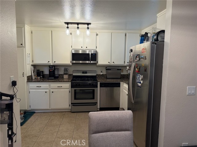 Detail Gallery Image 7 of 16 For 21203 Trumpet Dr #103,  Newhall,  CA 91321 - 2 Beds | 2 Baths