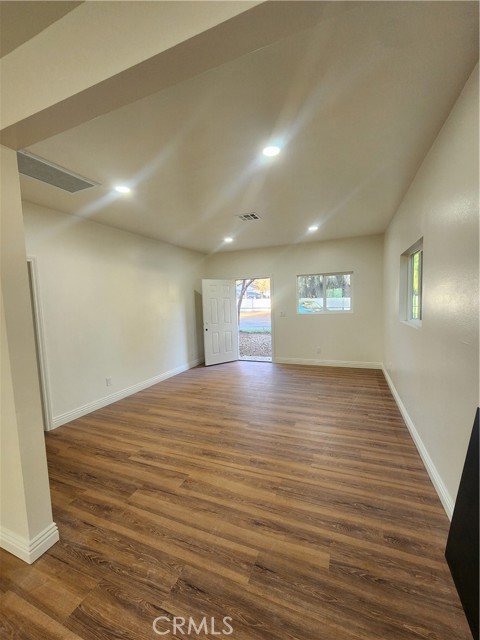 Detail Gallery Image 9 of 20 For 19380 Quebec Ave, Corona,  CA 92881 - 2 Beds | 2 Baths