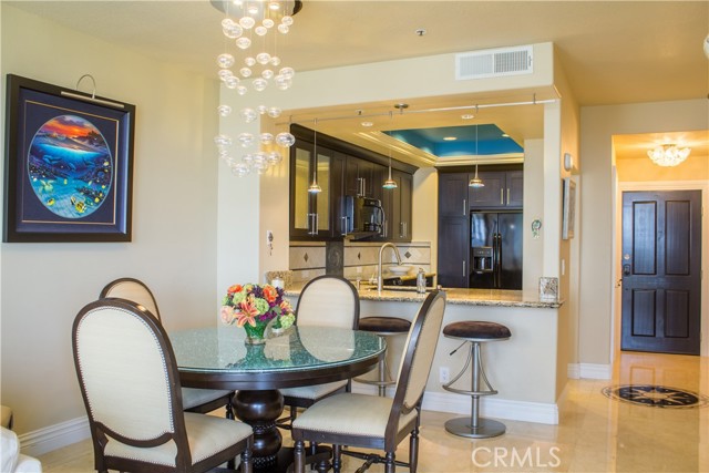 Detail Gallery Image 2 of 10 For 200 Paris Ln #109,  Newport Beach,  CA 92663 - 1 Beds | 1 Baths