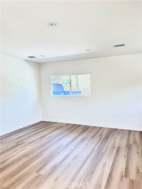 Detail Gallery Image 17 of 21 For 9645 Dale Ave, Sunland,  CA 91040 - 2 Beds | 2 Baths