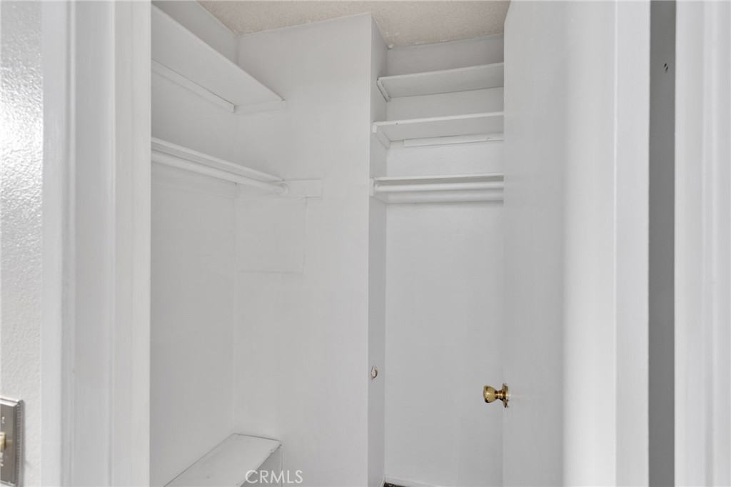 https://media.crmls.org/medias/4619cee4-925c-49a2-ba33-5e791bc50978.jpg?preset=X-Large