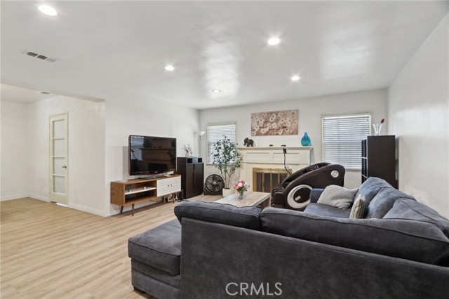 Detail Gallery Image 4 of 24 For 1120 Highland Oaks Dr, Arcadia,  CA 91006 - 4 Beds | 3 Baths