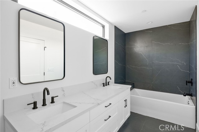 Detail Gallery Image 20 of 33 For 4827 Oakwood Ave, Los Angeles,  CA 90004 - 5 Beds | 3 Baths
