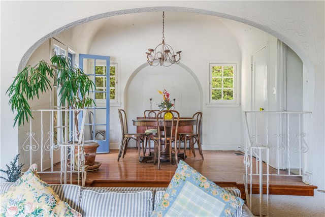Detail Gallery Image 8 of 25 For 1224 Oberlin Dr, Glendale,  CA 91205 - 1 Beds | 1 Baths