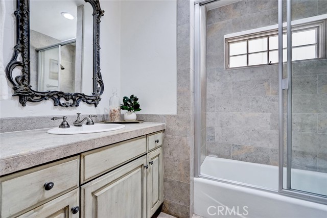 2917 N Poinsettia Avenue, Manhattan Beach CA: https://media.crmls.org/medias/461ad9cb-2694-4447-9cac-a7ef7c8c5575.jpg