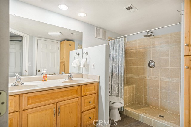 Detail Gallery Image 8 of 11 For 30951 Wild Oak Dr, Running Springs,  CA 92382 - 3 Beds | 2 Baths