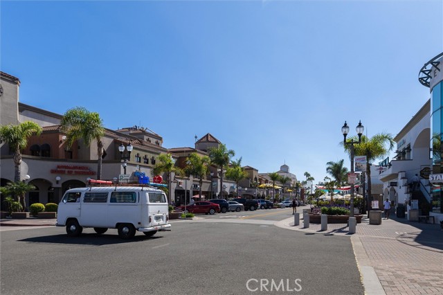 308 5th Street, Huntington Beach CA: https://media.crmls.org/medias/461ba2fe-3bdd-4f05-8eb8-ffdfd6d5f106.jpg