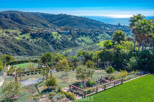 Detail Gallery Image 17 of 20 For 2305 Temple Hills, Laguna Beach,  CA 92651 - 5 Beds | 5 Baths