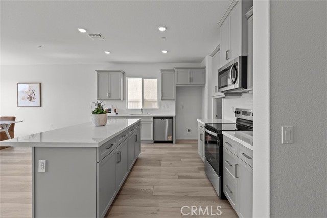 9665 Larimar Court, Riverside CA: https://media.crmls.org/medias/461c82b0-09cb-4950-8112-4e09aeea7da3.jpg