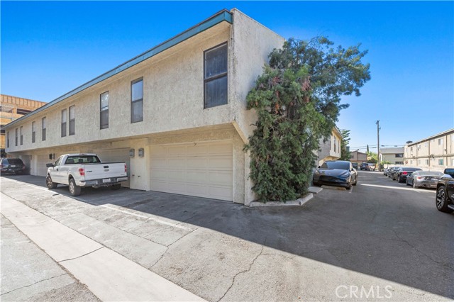 11107 Arminta Street, Sun Valley CA: https://media.crmls.org/medias/461d1885-0e0c-413a-9b99-4b81cf9046e8.jpg