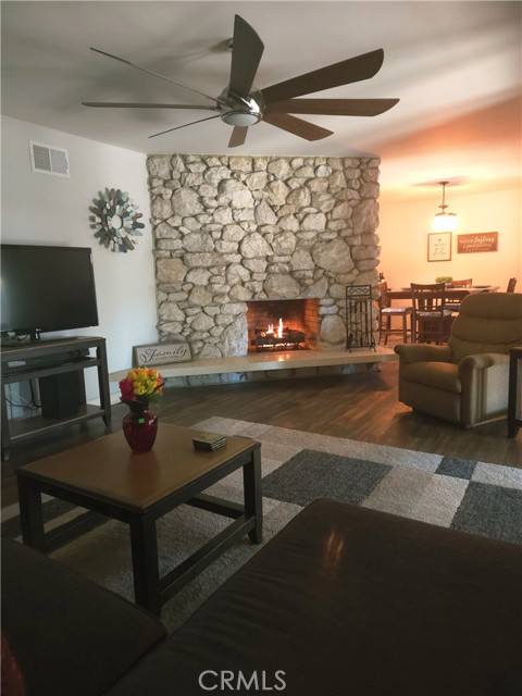 874 W 19th Street, Upland CA: https://media.crmls.org/medias/461d4cd2-56fd-467c-9a5d-134571b7b826.jpg