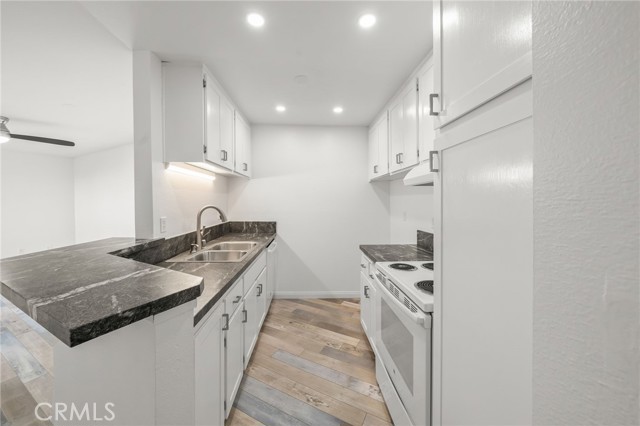 Detail Gallery Image 15 of 32 For 650 the Village #106,  Redondo Beach,  CA 90277 - 1 Beds | 1 Baths