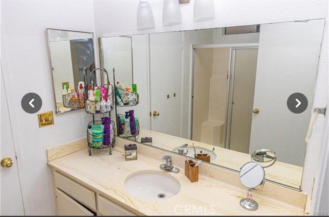 Detail Gallery Image 10 of 14 For 11905 S Trojan Ave, Los Angeles,  CA 90047 - 4 Beds | 2/1 Baths