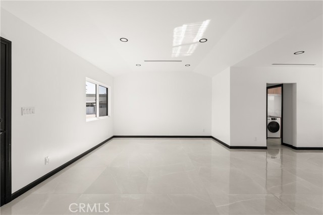 Detail Gallery Image 5 of 33 For 7943 Ledge Ave, Sun Valley,  CA 91352 - 3 Beds | 3 Baths