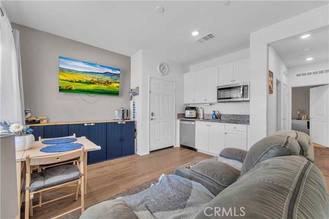 4422 Jade Court, Lancaster CA: https://media.crmls.org/medias/4620402f-19e4-475c-8e7c-ce8e3de09c96.jpg