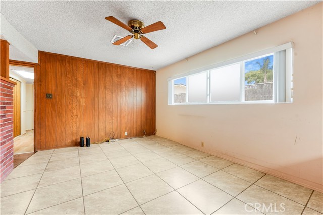 1300 Oak Avenue, Carlsbad CA: https://media.crmls.org/medias/4620440a-4309-4bf4-8bc5-85407ffd0649.jpg