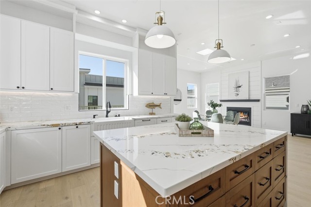 Detail Gallery Image 16 of 45 For 617 N Irena Ave #B,  Redondo Beach,  CA 90277 - 4 Beds | 3/1 Baths