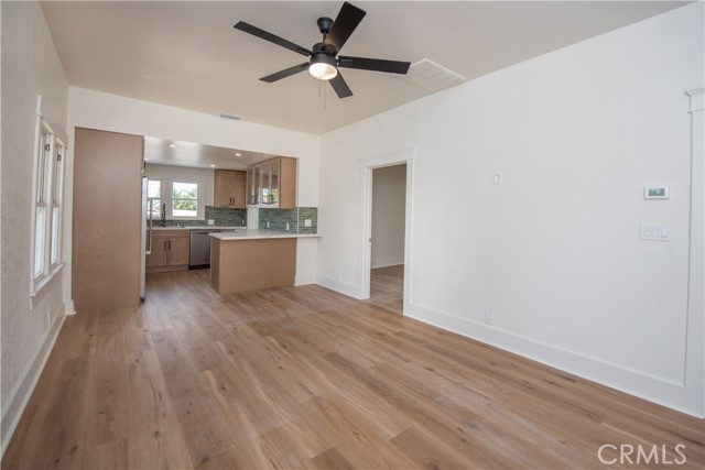 Detail Gallery Image 10 of 26 For 1107 W Grand Ave, Corona,  CA 92882 - 2 Beds | 1/1 Baths