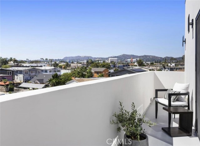 Detail Gallery Image 9 of 19 For 4136 Normal, Los Angeles,  CA 90029 - 2 Beds | 2/1 Baths